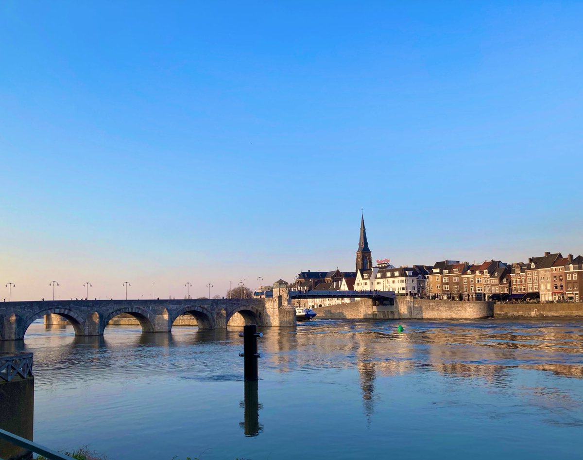 pvcerri's tweet photo. #onepictureaday #travel #umafotoaodia #viagem #Netherlands #Holanda 
Maastricht, The Netherlands https://t.co/RGUIhQASGI