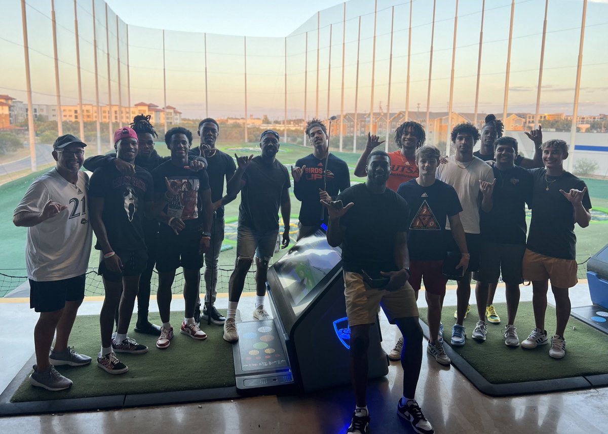 Special group of guys right here!

Almost time to go to work!!!
#210TriangleOfToughness🤙🏾
#Zone6🚨