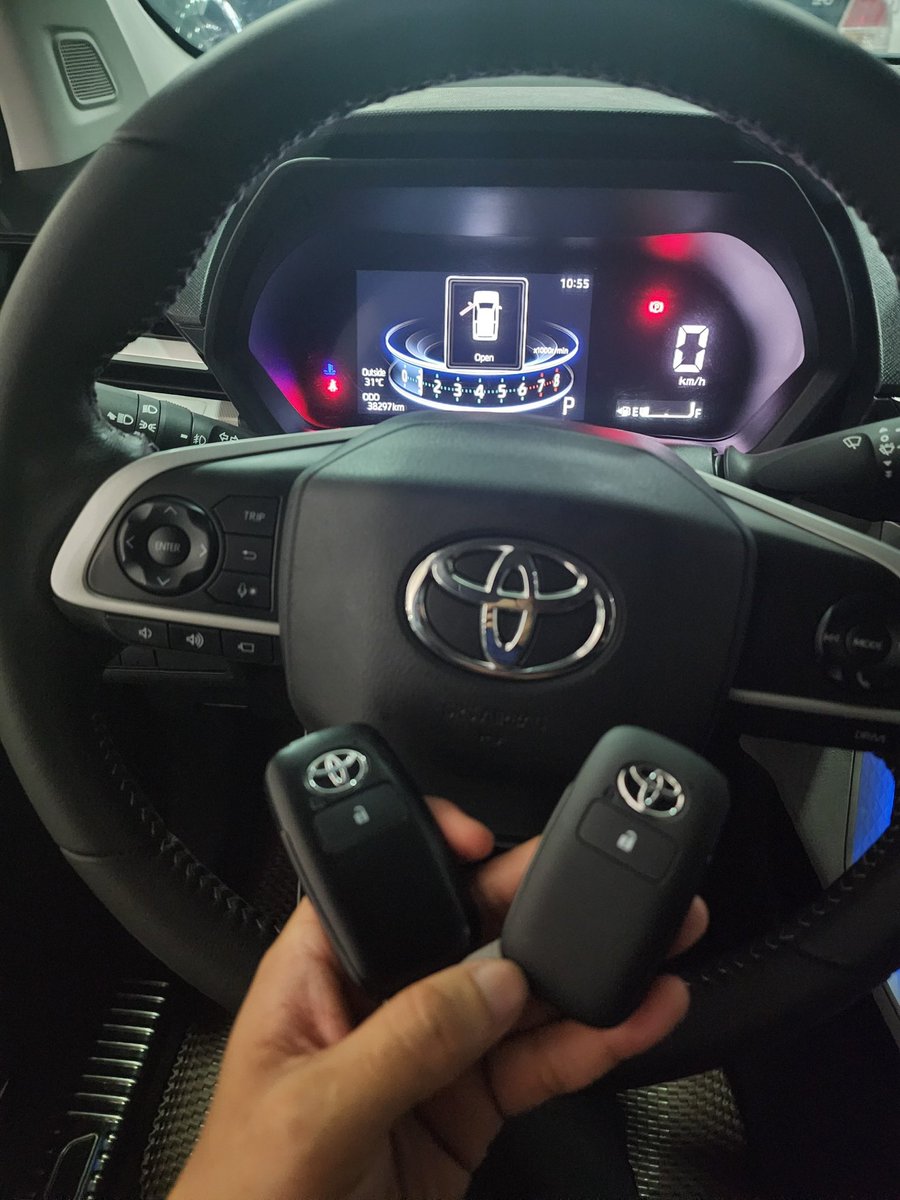 NhatKeys's tweet photo. Toyota Veloz add new smartkey ✔️ https://t.co/SPbRgNxSek