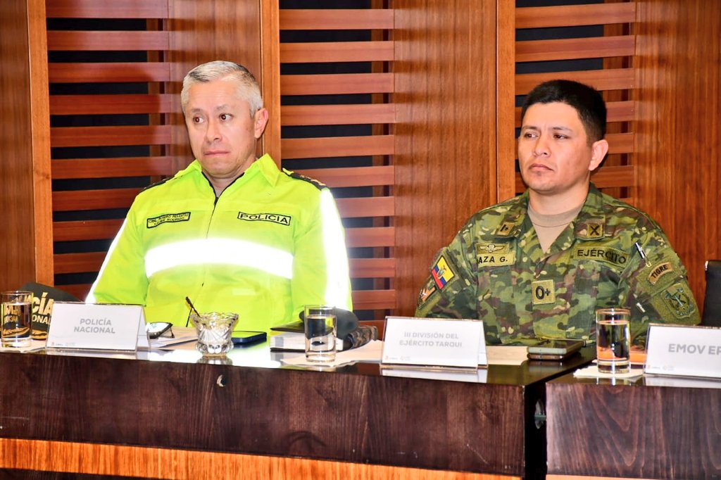 goberazuay's tweet photo. 📝|  Directorio del Consejo de Seguridad Ciudadana  #ArticuladosPorLaSeguridad🚨 @MunicipioCuenca @czamoramatute @ConsuOrellanaP 
#GobernadoraDelAzuay💛❤️ https://t.co/aSTXzxEIJ2