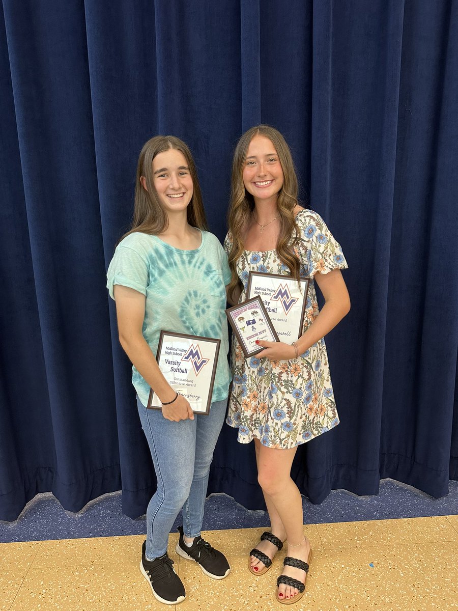 So grateful to receive Region MVP and our Bad Horse award at tonight’s banquet. I can’t wait for one more season at MVHS!!! @Crushers_Dorgan