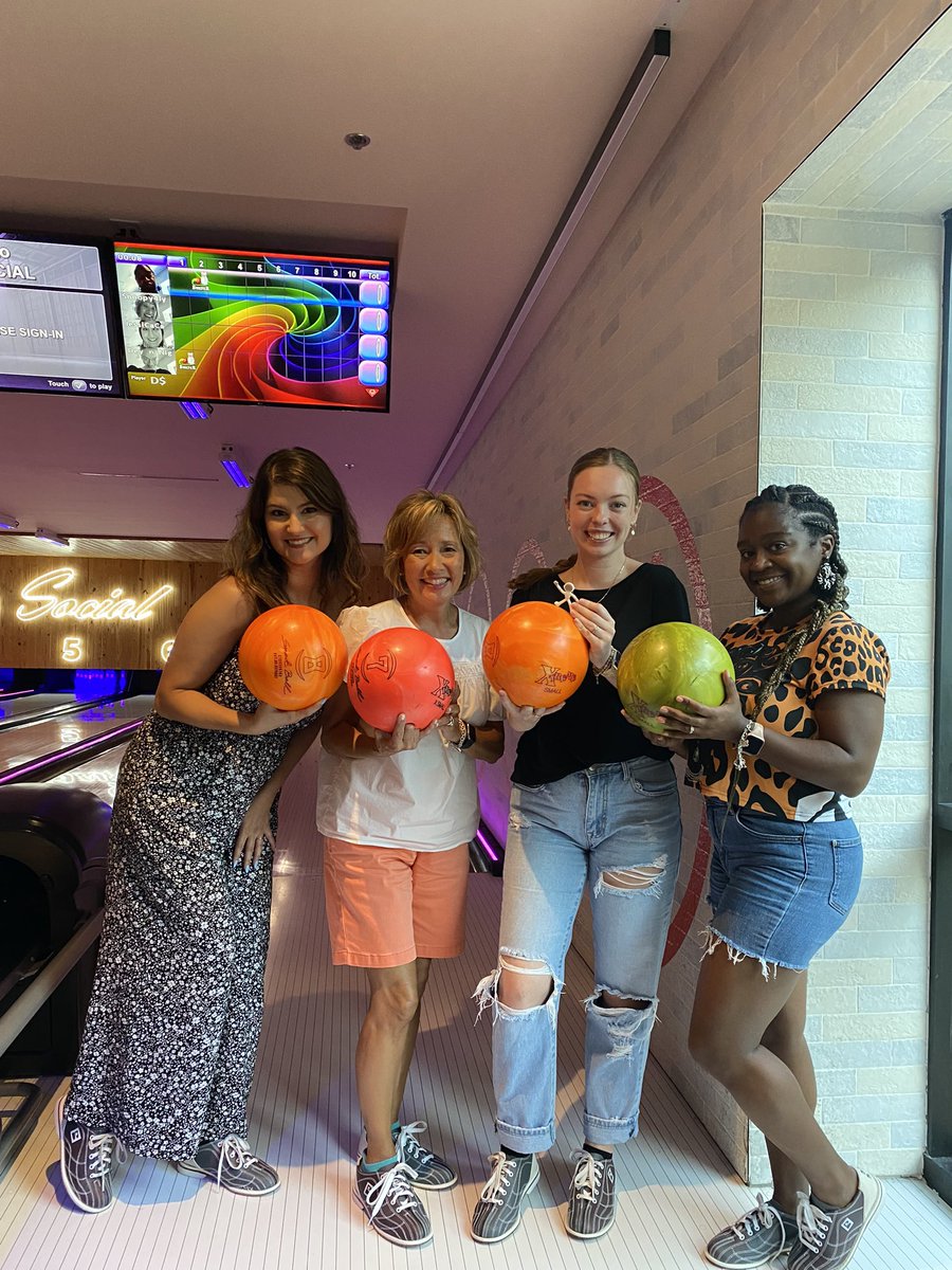 MsClementineCE's tweet photo. I had such a great time bonding with these ladies @palacesocial this evening. We’re already off to a great start. Bring on the school year! #CECheetahs #CESummer23 https://t.co/pspcYzrYnZ