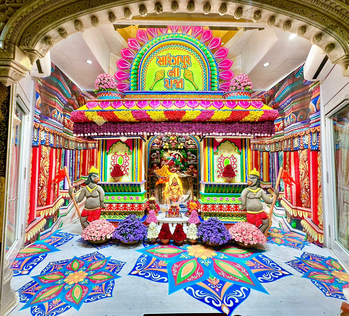 kashtbhanjandev's tweet image. Darshan : 01-08-2023
અધિક શ્રાવણ માસને પવિત્ર પૂનમ-મંગળવાર નિમિત્તે શ્રીકષ્ટભંજનદેવ દાદાને ફૂલોનો દિવ્ય શણગાર
Hello Devotees
Jai Shri swaminarayan
Shringar Darshan of Shri kashtbhanjandev hanumanji Maharaj Salangpur dham.
salangpurhanumanji.org
#swaminarayan #inspiration #quote…