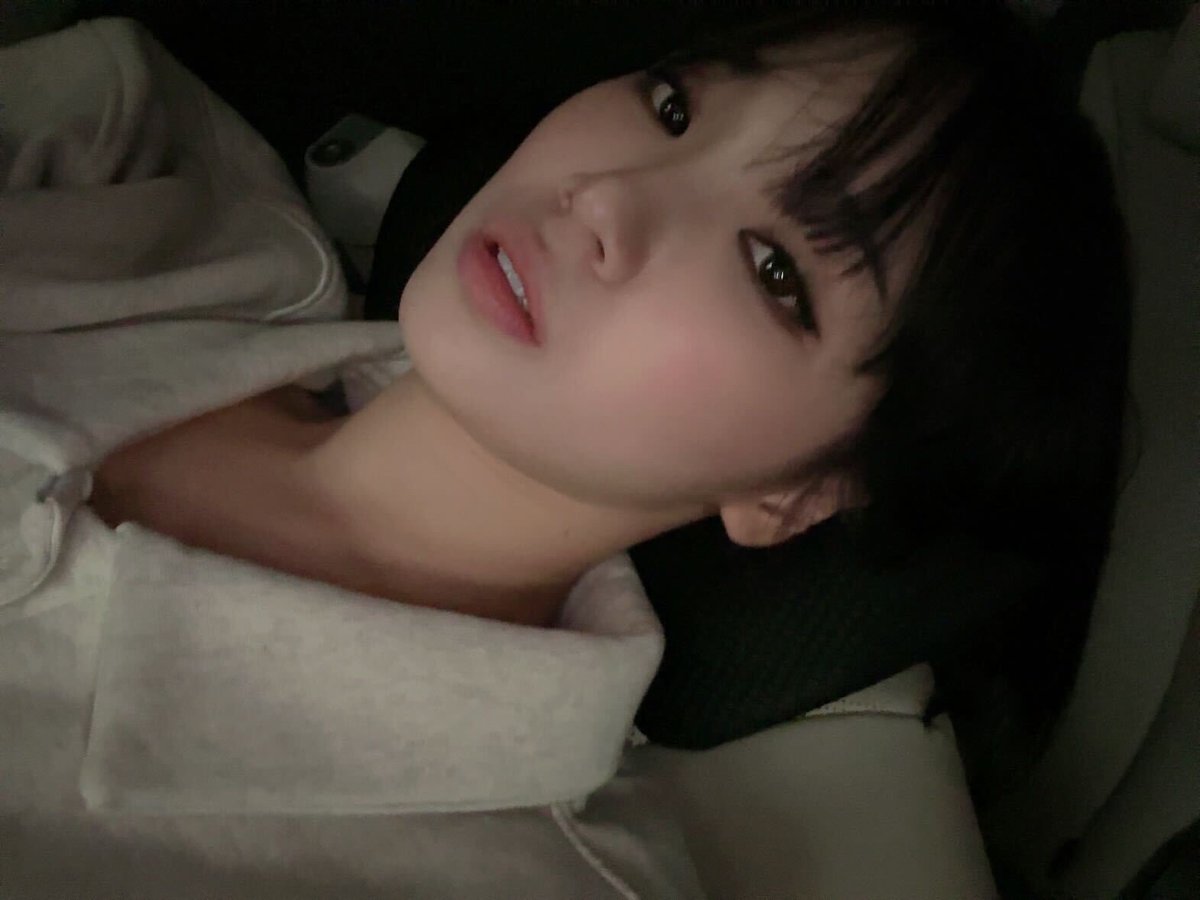 PHTKAERI00's tweet photo. gising na ang bday girl na di pa tapos sa quota patulong https://t.co/iHhjDrwwsh