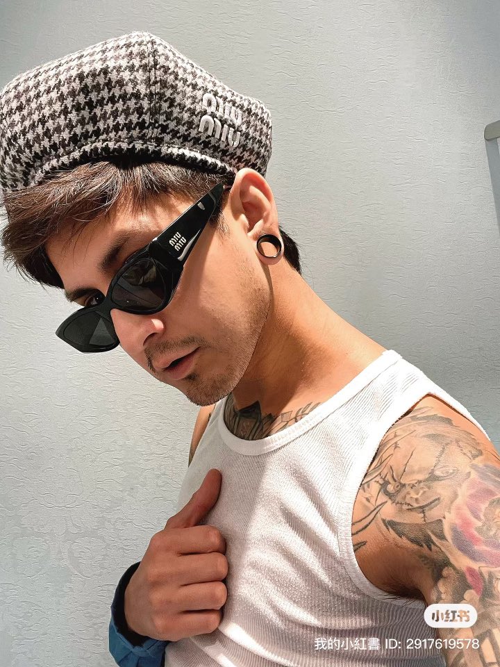 Jigsaw_Johnny's tweet photo. MIUMIU BITCH 😎 https://t.co/sOw0vIlOZc