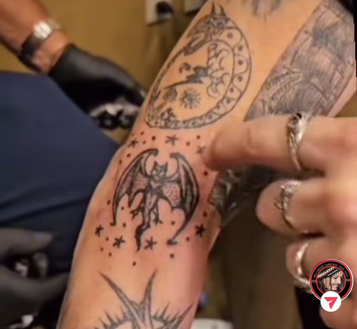 iqinuse's tweet photo. #JohnnyDepp #HollywoodVampires 
Johnny got his HV tat! Little miss JohnnyDepp on TikTok has the video https://t.co/sG664Bbodc