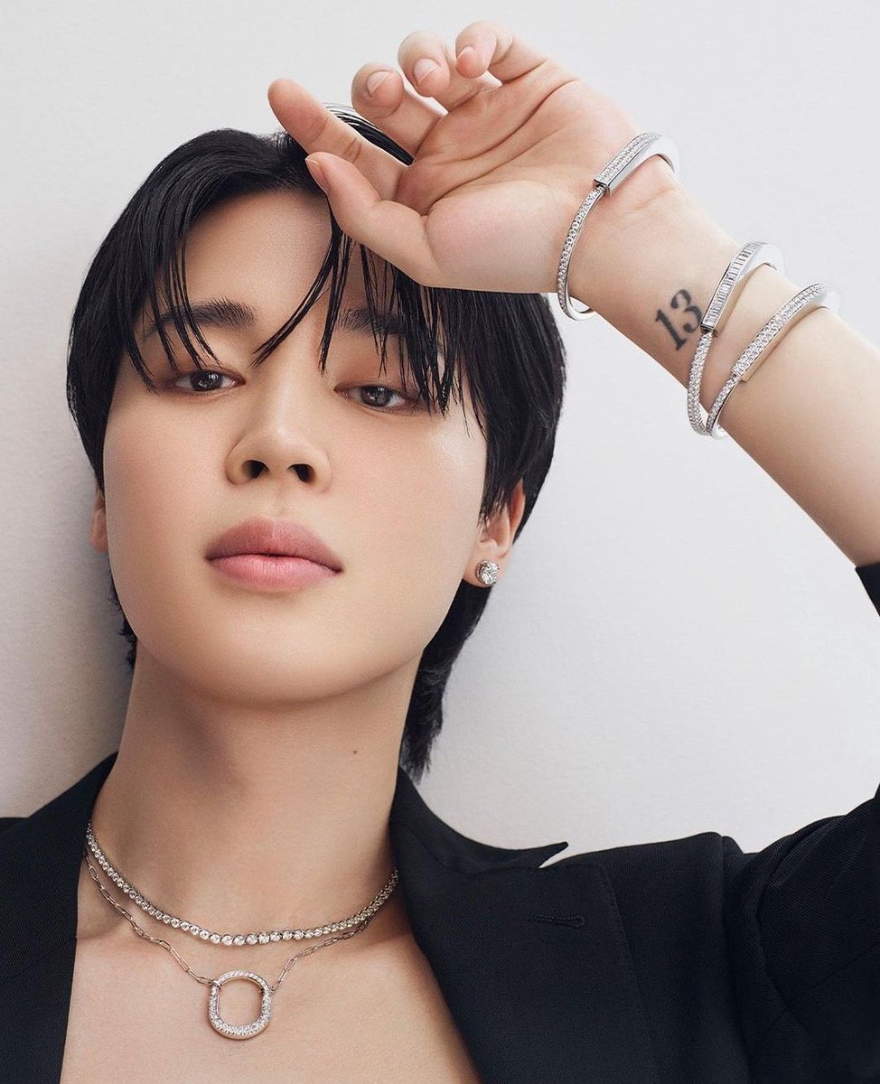 ktae_be's tweet photo. — qual o seu tipo ??
— moreno, pitico, talentoso, com tatuagem...
— sanguíneo 
— ah, park jimin https://t.co/LMXSyFoLi7