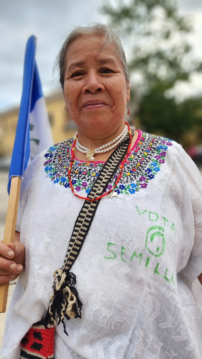 BArevalodeLeon's tweet photo. Mientras los mismos de siempre gastan miles de quetzales para esparcir mentiras y meter miedo, el pueblo de Guatemala usa sus recursos para esparcir un mensaje de cambio y esperanza en el futuro. 

Muchas gracias pueblo por ser nuestra mejor compañía. 🌱

#GuatemalaEsSemilla #ArevaloPresidente