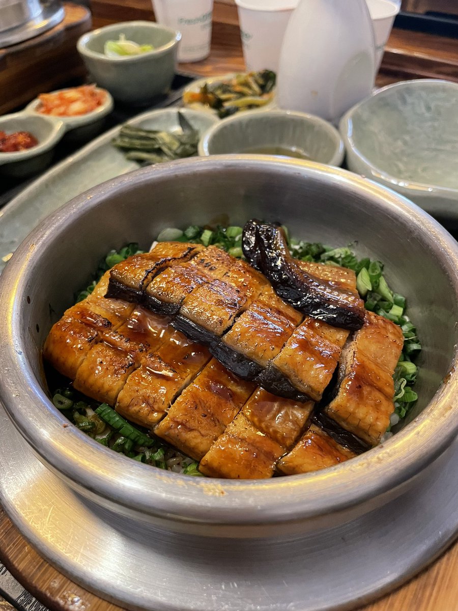 LaBombandthings's tweet photo. 도미관자 Pot Rice House 1,000/10 มีหลายสาขา ทานปิ้งย่างหน้ามันโซเดียมสูงมาหลายวัน ลองไปร้านนี้ดู รสชาติๆไลท์ วัตถุดิบดี ซุปอุ่นหอมๆ แต่ละเมนูมีวิธีกินไม่เหมือนกัน ทีเด็ดที่ถ่ายไม่ทันคือเทมปุระกุ้ง โคตรดี อร่อยแบบอยากรำถวายพระพรให้คนทอด  #อร่อยบอกต่อ #รีวิวเกาหลี #aroi https://t.co/pnFB190ky8