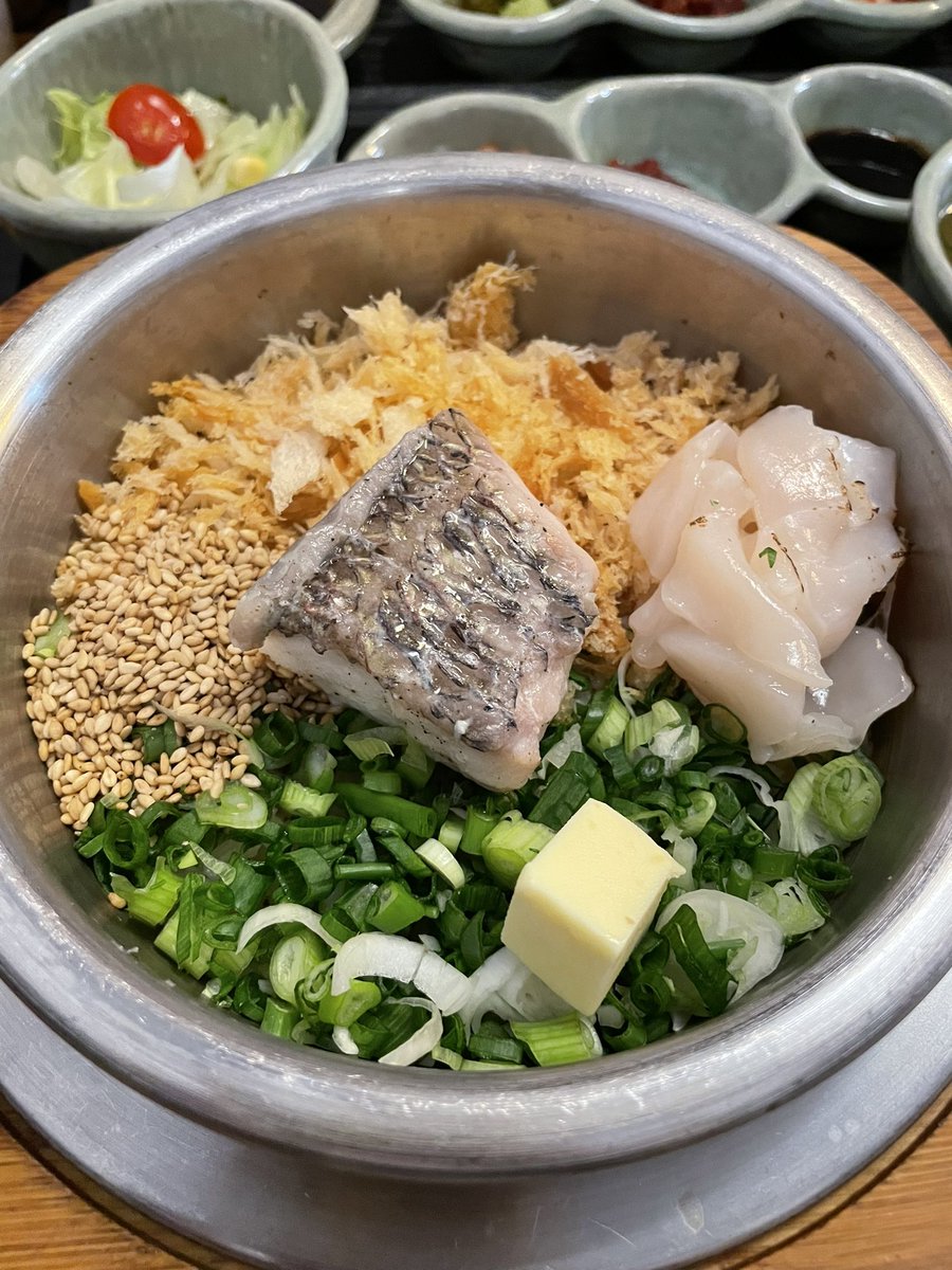 LaBombandthings's tweet photo. 도미관자 Pot Rice House 1,000/10 มีหลายสาขา ทานปิ้งย่างหน้ามันโซเดียมสูงมาหลายวัน ลองไปร้านนี้ดู รสชาติๆไลท์ วัตถุดิบดี ซุปอุ่นหอมๆ แต่ละเมนูมีวิธีกินไม่เหมือนกัน ทีเด็ดที่ถ่ายไม่ทันคือเทมปุระกุ้ง โคตรดี อร่อยแบบอยากรำถวายพระพรให้คนทอด  #อร่อยบอกต่อ #รีวิวเกาหลี #aroi https://t.co/pnFB190ky8