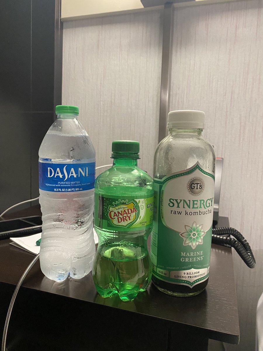 kstnbrkr's tweet photo. my drinks are giving me ADD hippie from the plastic lagoon vibes https://t.co/dHlYbkbIZ9