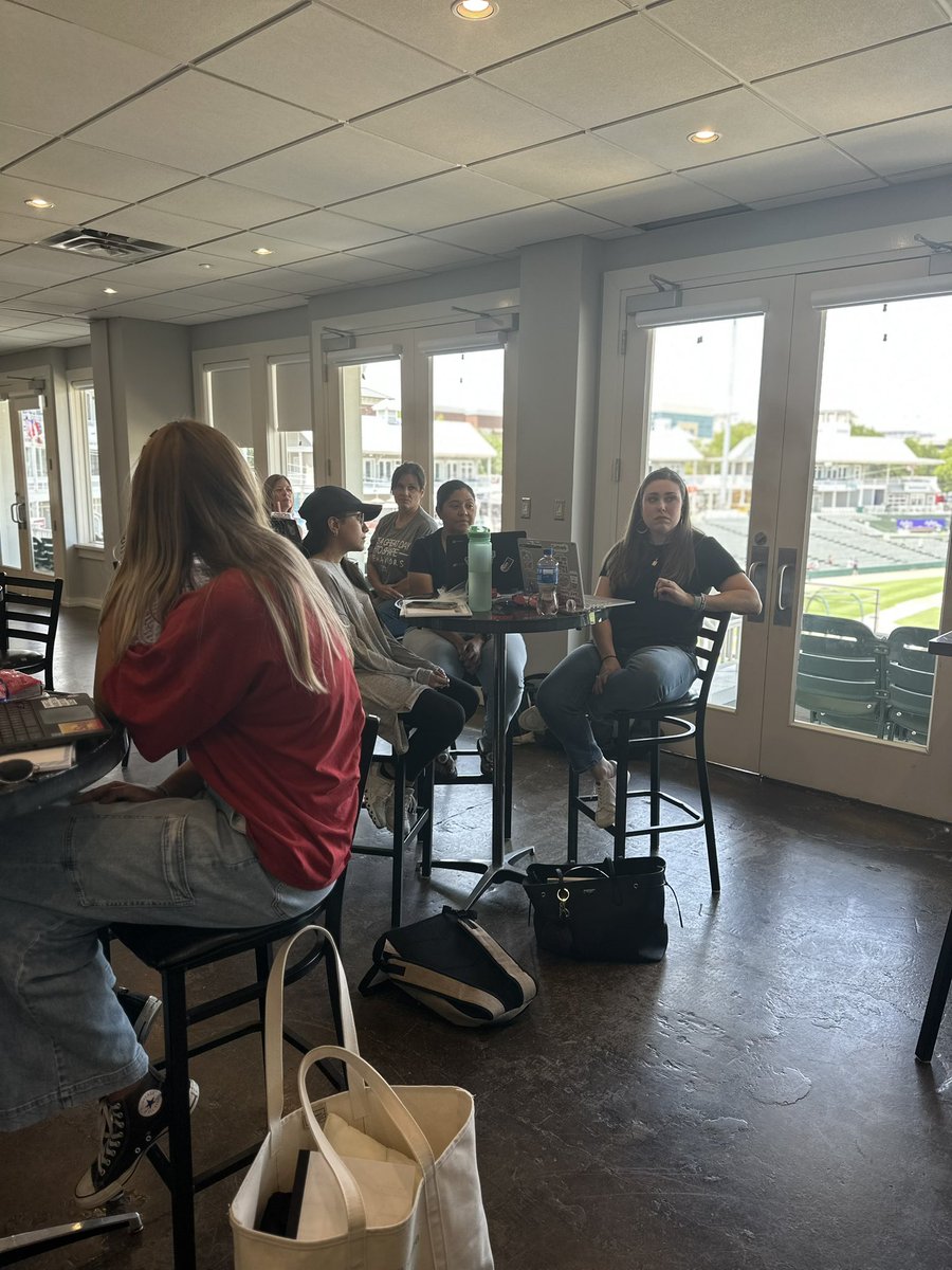 Stephanie Brown tweet media