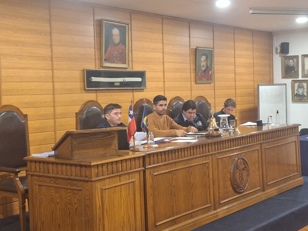 PrimeraCBN's tweet photo. Realizamos sesión de compañía ordinaria correspondiente al 2do trimestre del año 2023. Instancia donde también se hizo entrega de diplomas y parches distintivos a Voluntarios que aprobaron el curso PHTLS-FR. https://t.co/fWQ1HFwHNG