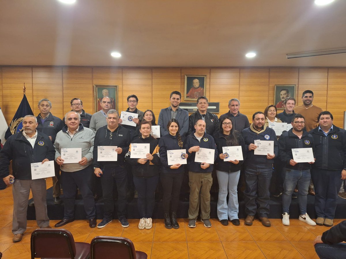 PrimeraCBN's tweet photo. Realizamos sesión de compañía ordinaria correspondiente al 2do trimestre del año 2023. Instancia donde también se hizo entrega de diplomas y parches distintivos a Voluntarios que aprobaron el curso PHTLS-FR. https://t.co/fWQ1HFwHNG