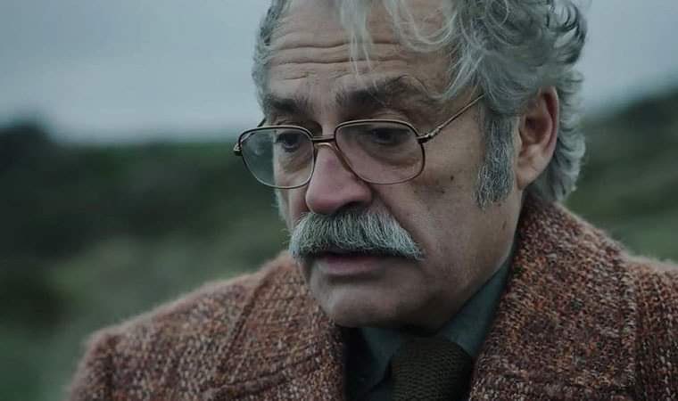 kadraj_'s tweet photo. Bana kalırsa insanlar sadece öğlene kadar çalışmalı. Öğleden sonra da dere kenarına gidip, resim yapmalı, felsefe yapmalı, tartışmalı. İnsanlık ancak böyle gelişir. İnsan 70 sene bir ev almak için çalışır mı kardeşim… 

Haluk Bilginer https://t.co/eRAzE0djWO