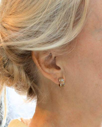 MyRenuva's tweet photo. Say goodbye to thin, elongated earlobes and hello to ear-perfection with #Renuva!

While many people get regular aesthetic treatments to keep their face looking youthful, their ears are overlooked – but now, with Renuva, there is a solution!

DM us to learn more! https://t.co/6eNTHHMi4b
