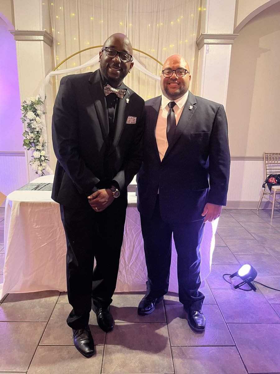 Charper2300's tweet photo. Very honored to not only have the Midwest Tri-State Graduate Chapter officially chartered, but was also awarded the community service award for the Great Lakes Region! Super proud to impact lives and be a Fellowmen of Groove Phi Groove SFI #GPhiG #SixDeuce #Loyalty #Integrity https://t.co/UN6QSryuZd