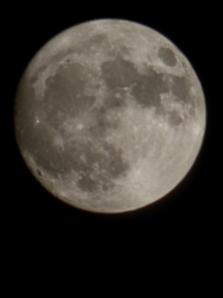 PLopezcox's tweet photo. La luna hoy https://t.co/63kwntMUlI