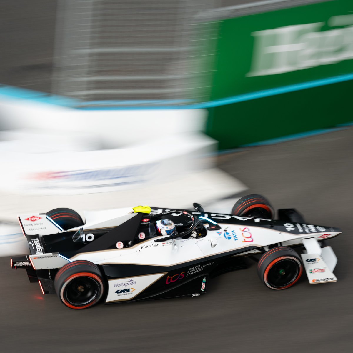 castrol_jp's tweet photo. 素晴らしいレース結果の週末でした。
BWT Alpine F1 チーム が ベルギーGP 3位に。
ピエール・ガスリー(@pierregasly)が表彰台に.
更に、TCS ジャガーレーシングチームもフォーミュラE シーズン優勝!
Team Castrol の活躍にこれからも期待です!
#BWTAlpineF1 #Castrol #F1GP https://t.co/cOKuF84Knn