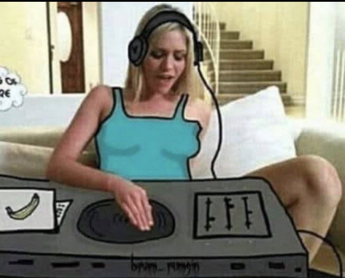 pyperxox's tweet photo. me after 11pm https://t.co/Q4Gq09k4Lt