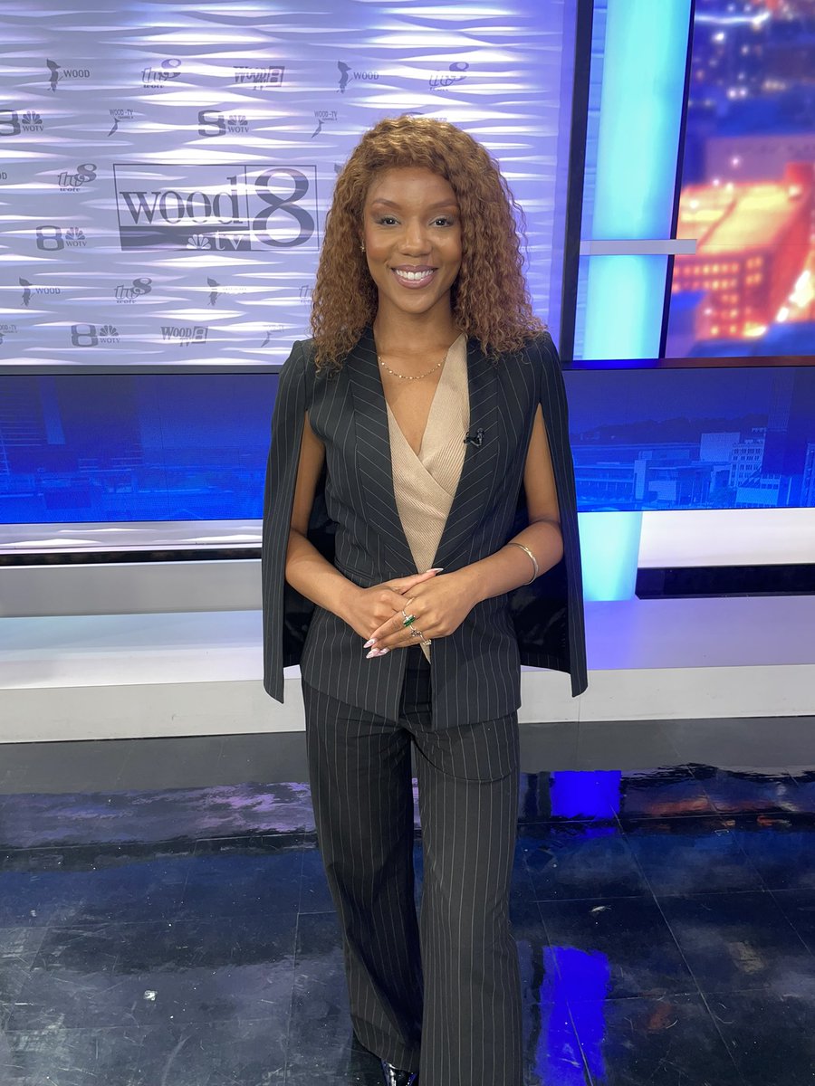 ItsAmandaPorter's tweet photo. I had a blast filling in on the 6, 7, 10, and 11 P.M. newscasts today on @WOODTV in #GrandRapids 

What a blessing! 💙

I’ll be sticking around on the anchor desk through Wednesday night! 📺 #woodtv #woodtv8 https://t.co/0JUyXg7CAU