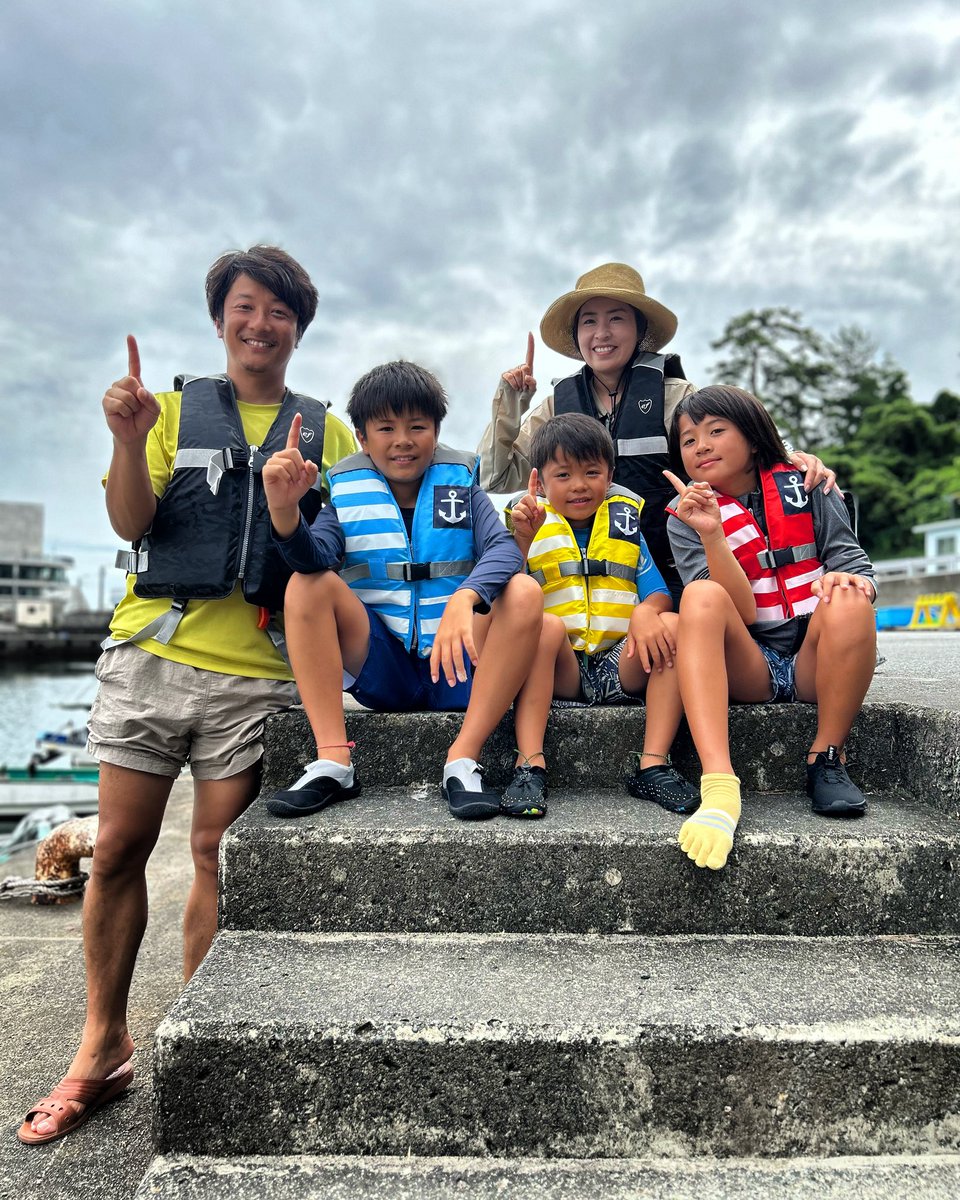 caprice_oshima's tweet photo. Caprice第1号のお客様が来てくれました😄
ご家族で楽しんでくれたみたいです🤲´-
ファミリーでも楽しめますのでぜひご予約お待ちしております😇🥳

 #伊豆大島  #伊豆大島バナナボート  #伊豆大島観光  #伊豆大島旅行  #capriceでバナナボート https://t.co/xhjJh5R0B8