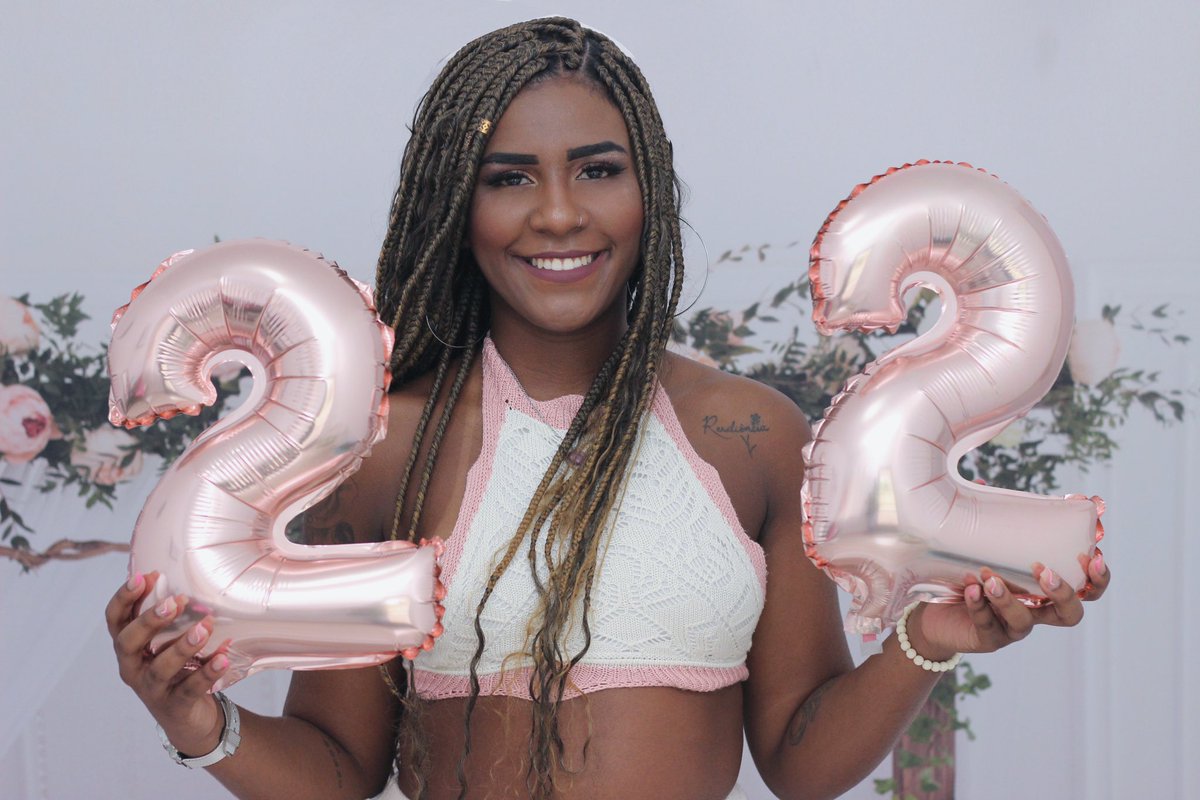 aavitoriasilvaa's tweet photo. Hoje é dia de comemorar, de agradecer e de se sentir grato pela vida. Parabéns para mim e para todos que me acompanham! 🎊
#22anos #gratidaoportudo 🥳❤️ https://t.co/QWllMjybbQ