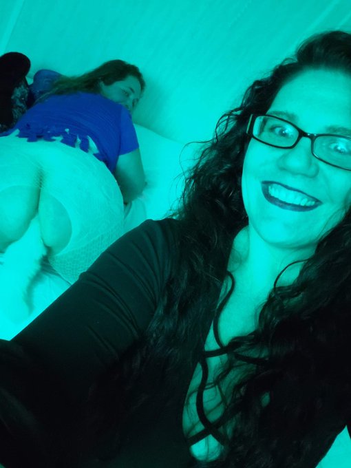 Helping Sapphire Bliss with her butt plug https://t.co/W5bPkuafgC<a href="/tag/manyvids"class="tags"><span>#manyvids</span></a>