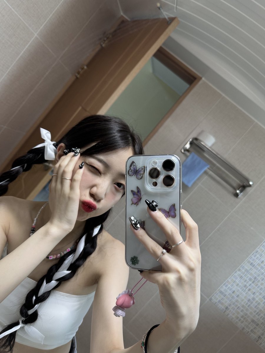 luzdeloona's tweet photo. pretty little doll ୨୧ https://t.co/uSpFQ0itfq