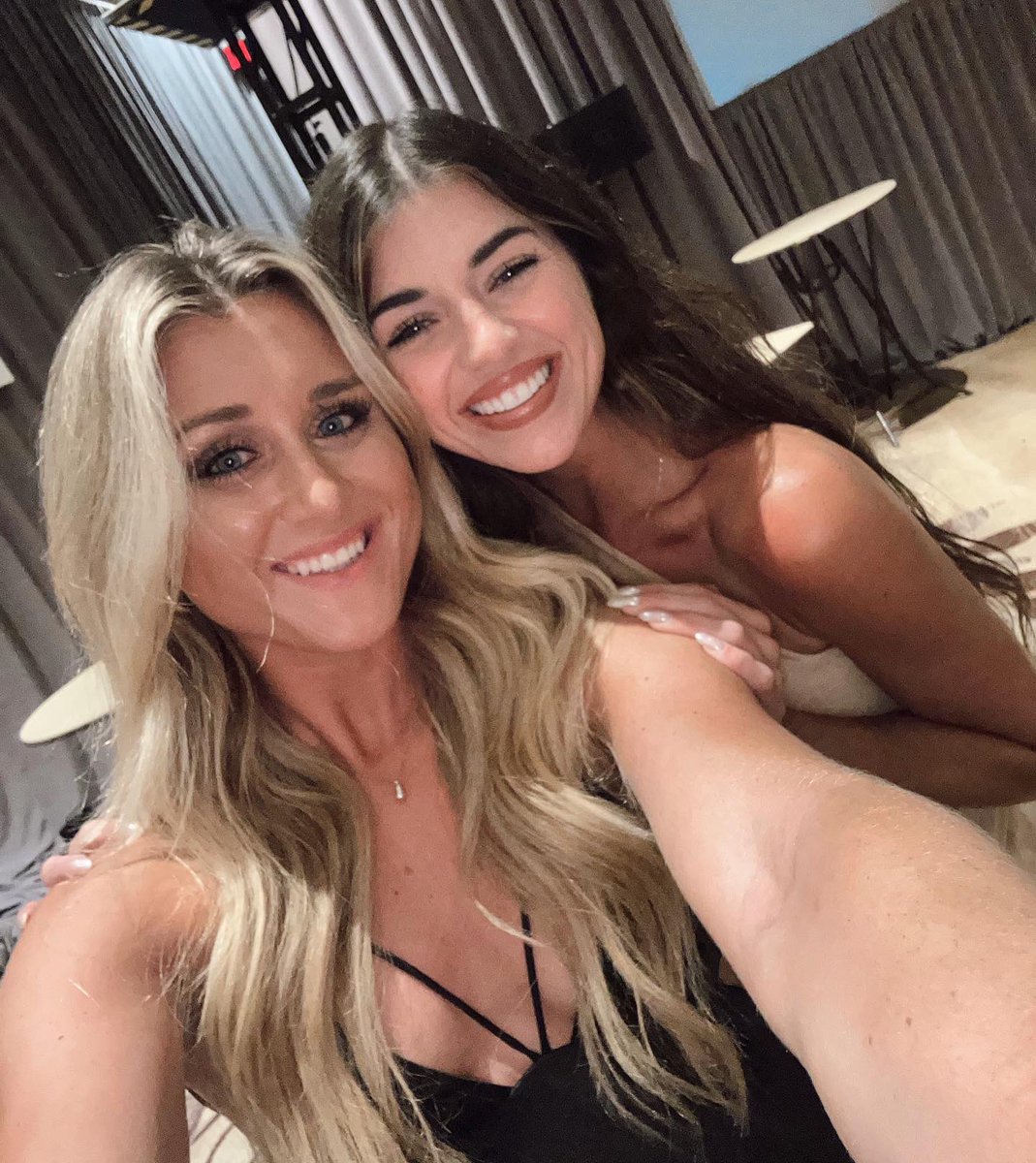 Riley_Gaines_'s tweet image. Some pics from the UNITUS launch this past weekend. So thankful and proud of Jonathan for standing tall (no pun intended) and creating an alternative for leisure/athletic wear that&apos;s centered around faith, family, and freedom

Shop your values !!! 🩵🧡🖤🤍