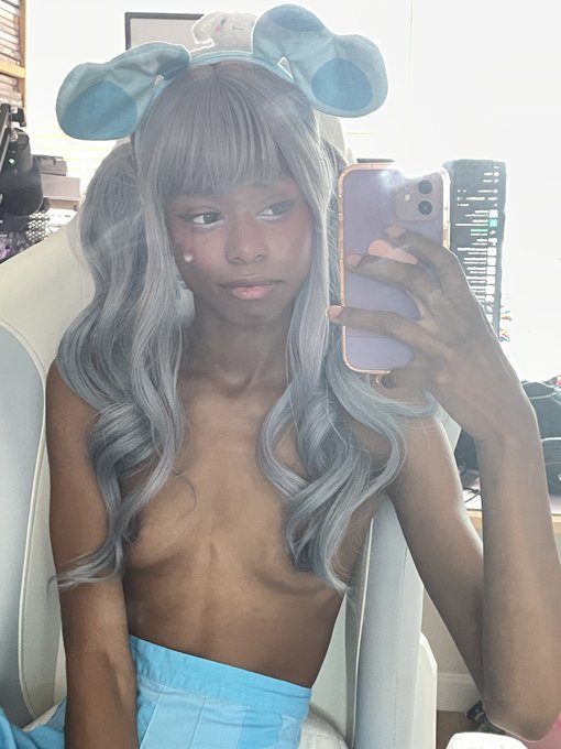 AAAAAA can’t wait to record this video tomorrow ?? woof woof !! cheer Blue on tonight by gooning to her
