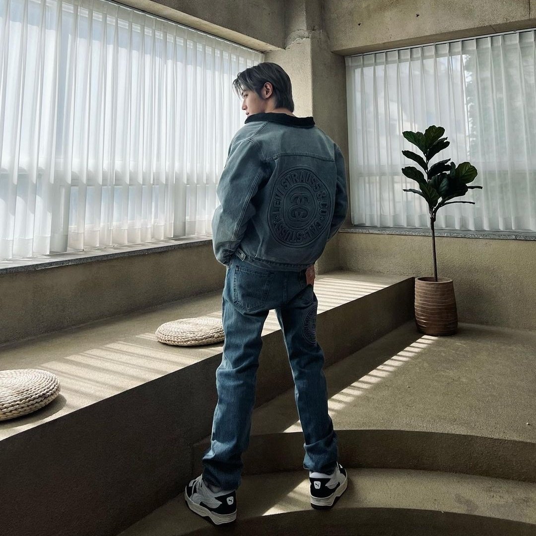 ️️ ️️
️️ ️️
mxmzbxnszn posted new photos.

Working in denim is a relief for my nerve-racking first day. Good morning from Sourrie.
️️ ️️
️️ ️️