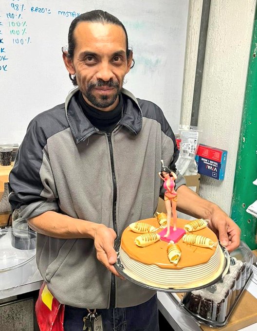 Festejado mi cumplea&ntilde;os con #karelyruiz en vela de cumplea&ntilde;os😸🎉🎂 #29Julio #mariobouchan #bouchan #equpobouchan<a href="/tag/karelyruiz"class="tags">#karelyruiz</a><a href="/tag/happybirthday"class="tags"><span>#happybirthday</span></a><a href="/tag/cumplea%C3%B1os"class="tags"><span>#cumplea&ntilde;os</span></a><a href="/tag/felizcumplea%C3%B1os"class="tags"><span>#felizcumplea&ntilde;os</span></a><a href="/tag/levelup"class="tags"><span>#levelup</span></a>