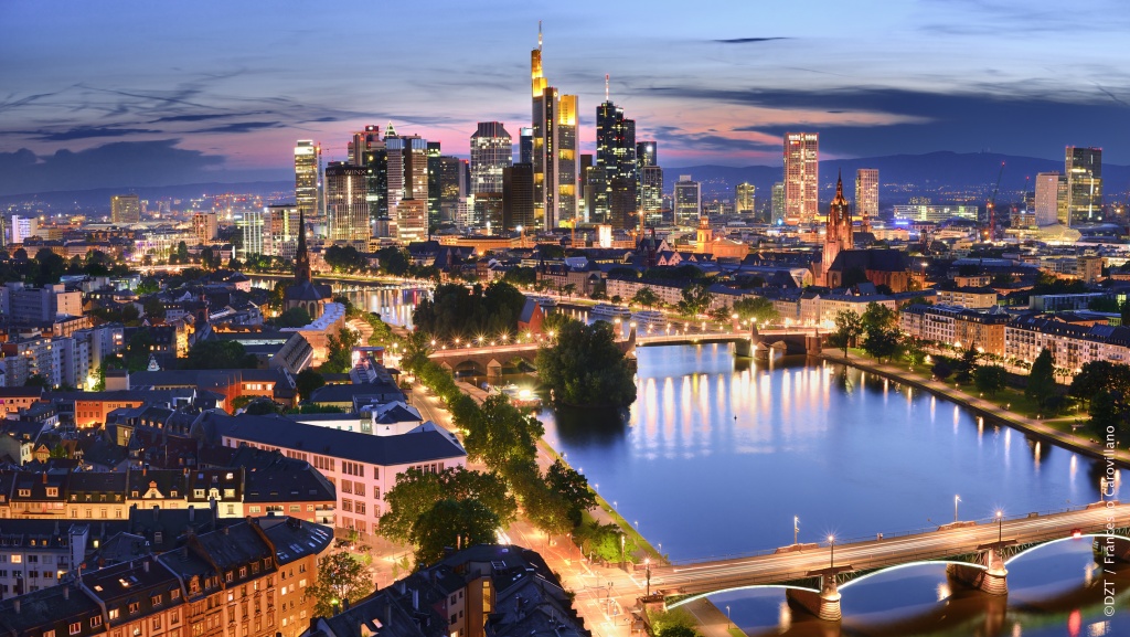 GermanyTravelJP's tweet photo. フランクフルトから始まるドイツ旅。木組みの家、石造りの大聖堂、名物のアップルワインとご当地ケーキに舌鼓！
行ってみたいフォロワーさんから抽選で1名様にAmazonギフト券5万円分をプレゼント!
■応募方法
①ドイツ観光局をフォロー
②本投稿をRT(8/31〆切)
旅の詳細↓
https://t.co/qCe9AOY3tA

応募要項↓
https://t.co/MudPoE2nlg
#GermanySimplyInspiring