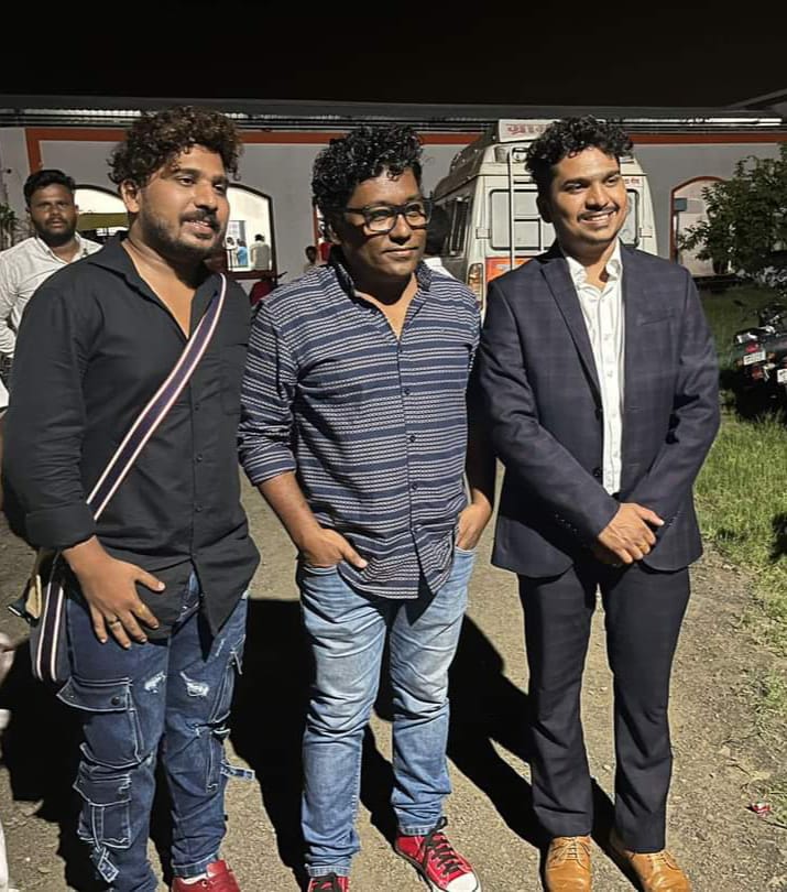 Rajmore786's tweet photo. With brothers Vikas Tatad ( Columbia University Brooklyn,New York,United States) &amp; Vipin Tatad (Rapper/ Musical artist"Rap Toli"Amravati) Its pleasure to meet both💙💙
@tatad_vikas
@VipinTatad_VIP 
 #Satyapalmaharaj #ghusar #akola #maharastra https://t.co/TQNqeZyaho