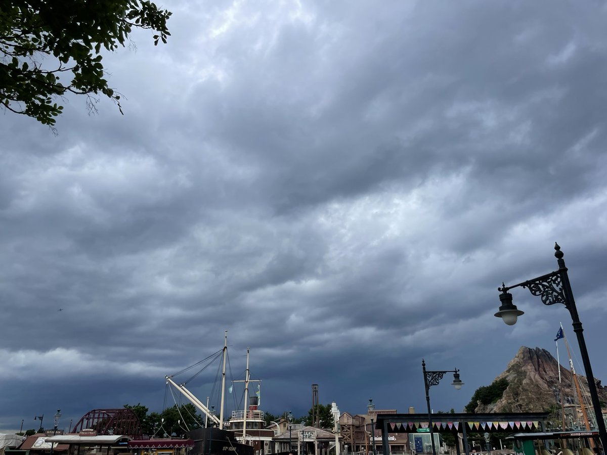 KNPEHEHKO___B's tweet image. 天気悪い。稲光も見える。こりゃ来るぞ

#Refresh2023