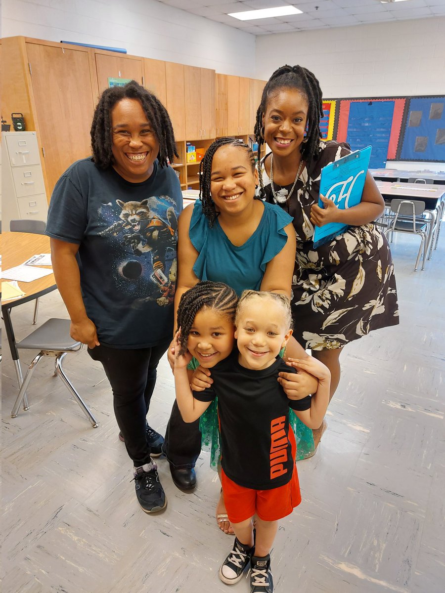 makishawilliams's tweet photo. Best open house ever @WoodlandES_HCS https://t.co/s2uSbp1en0