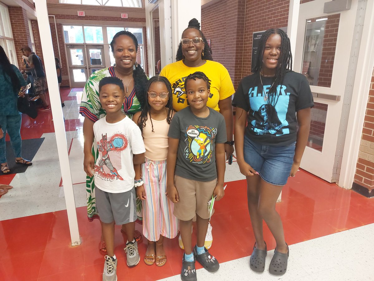 makishawilliams's tweet photo. Best open house ever @WoodlandES_HCS https://t.co/s2uSbp1en0