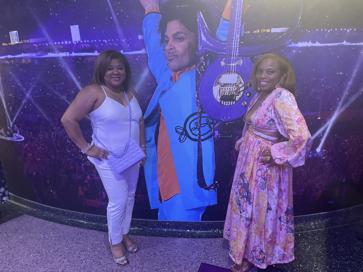 DawnDuBose5's tweet photo. One of my “buck list” items was fulfilled this weekend…visiting Paisley Park in Minneapolis!!💜
#paisleypark #prince
#bucklist #theartist 🎸 https://t.co/HGGmrfBzbu