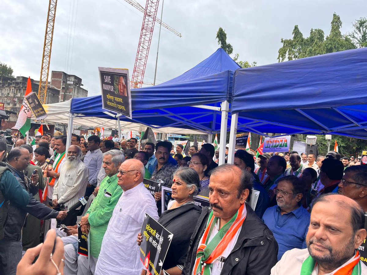 #LIVE | Ahead of PM Modi's visit, the INDIA-bloc is staging a protest against his silence on #ManipurViolence at the Lokmanya Tilak Statue, Mandai

For more, follow live updates here: indianexpress.com/article/cities…