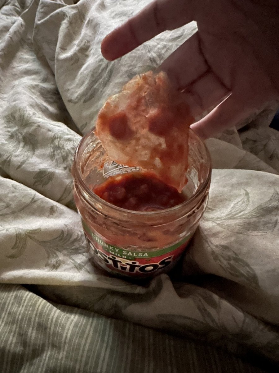 YCrackin's tweet image. A whole freakin onion peel in the middle of my salsa?? What the heck @Tostitos  @Fritolay  Really?!