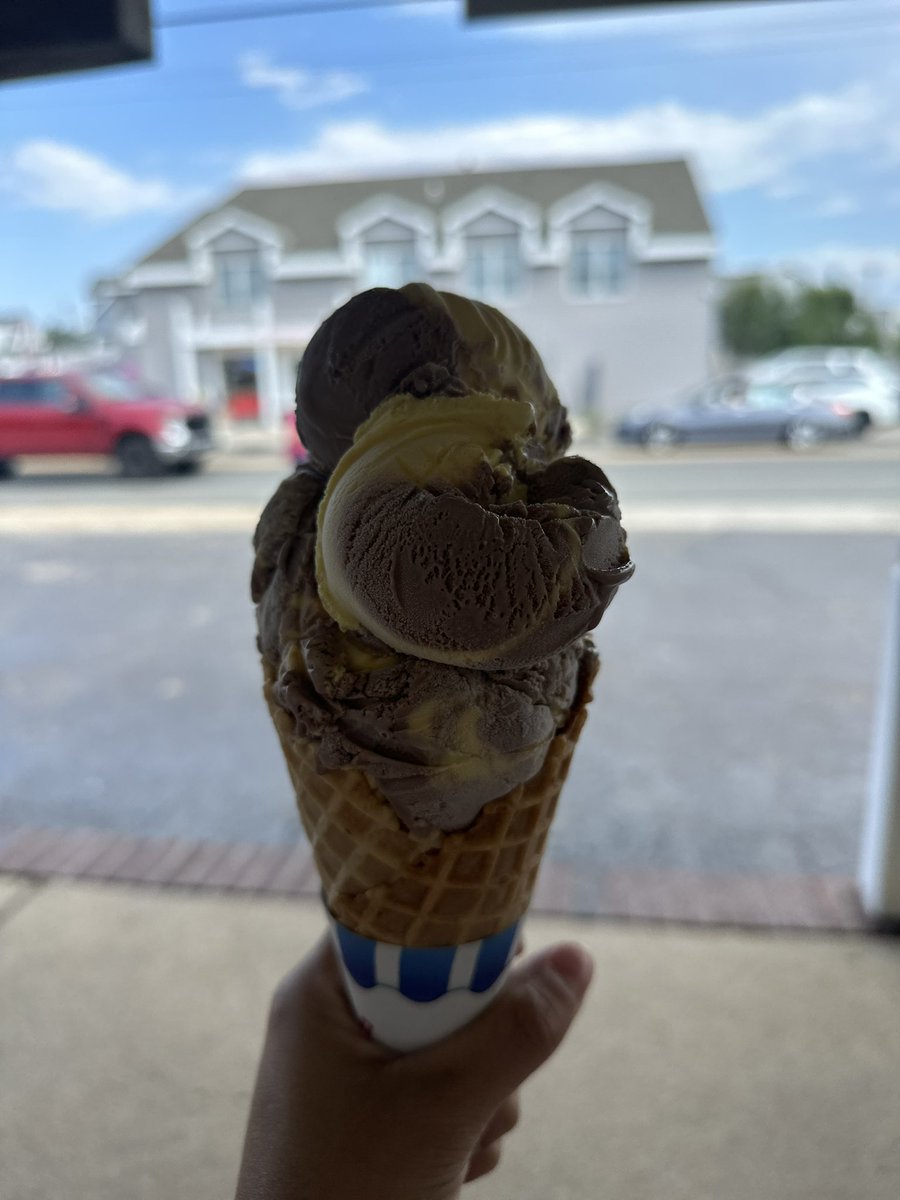 This was ONE scoop!?! #TheBigDipper @ Surf City LBI 🤤