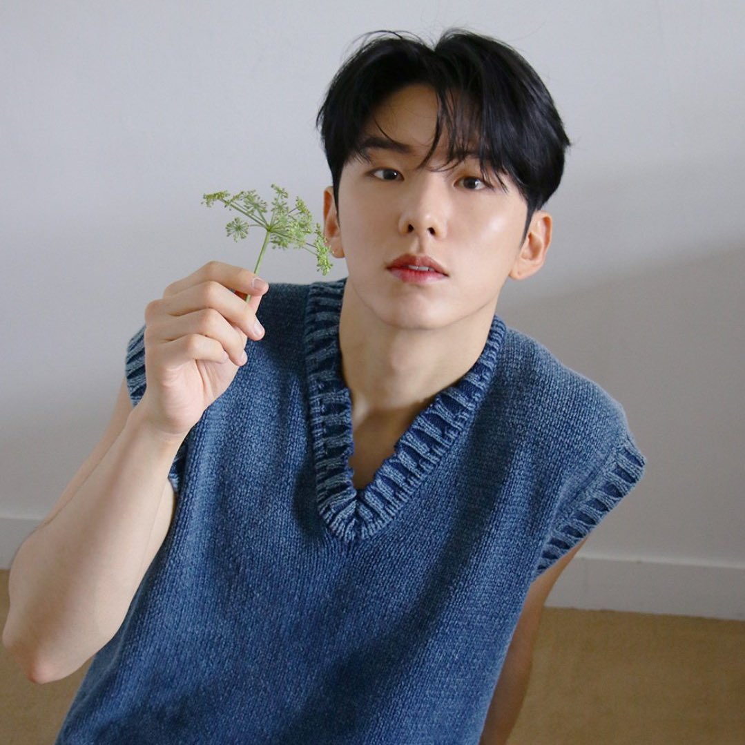 [#wwmx_Kihyun]

"Monbebe will worry of course , but I feel a sense of relief  because it feels like I'm doing homework that I have been putting off," he said, "I'm just thankful that there are so many people who support me and I will try to make precious memories   in many ways