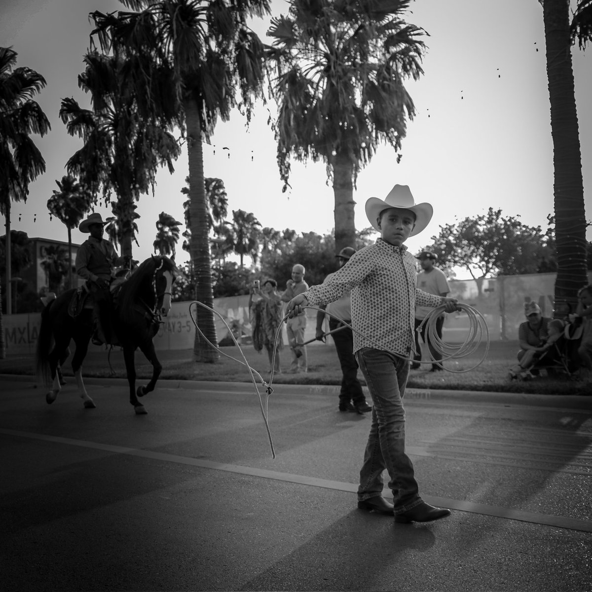 #mxlanfestival #Cultura #blackandwhite #blackandwhitephotography #streetphotography #bnw #sigmalens #sigmaphoto #Cowboys