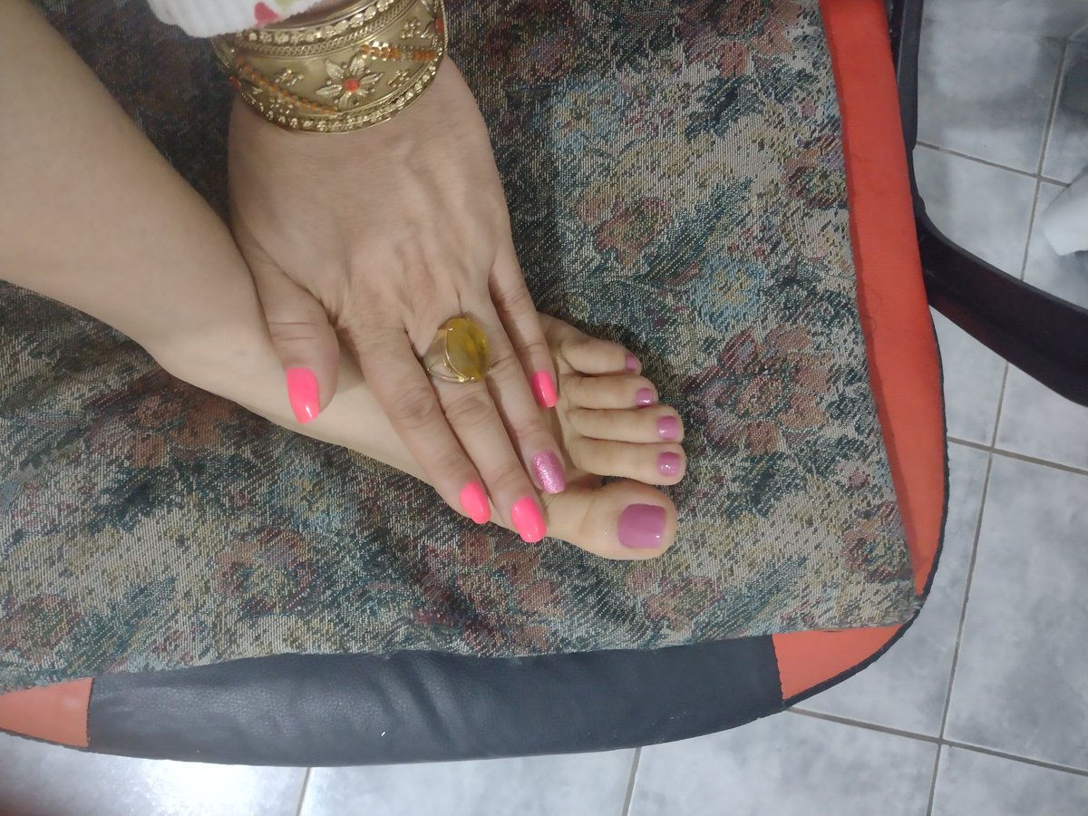 Meldotada22's tweet photo. #pés #pezinho  #unhasfeitas  #transex  #travestibrasil #camgirlِ  #cameraprive #packdopezinho #pesdelicados #mulhertrans #transexual https://t.co/f40xGE8m2l