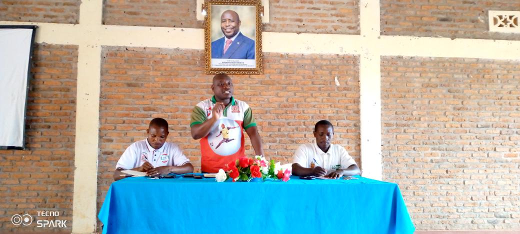 MakambaCNDDFDD's tweet photo. #Burundi :Umugambwe @CnddFdd muri @CommuneMakamba wagirany inama n'indongozi mu mugambwe no mu ntwaro kuva muri commune  gushik muma Quartier.Bahamagariy indongozi kuzuzanya,gufatana munda no gushira kukivi abagumyabanga bariko barig akarangamutima.Hakaba hatanzw n'izindi mpanuro https://t.co/UkkVobuEuT