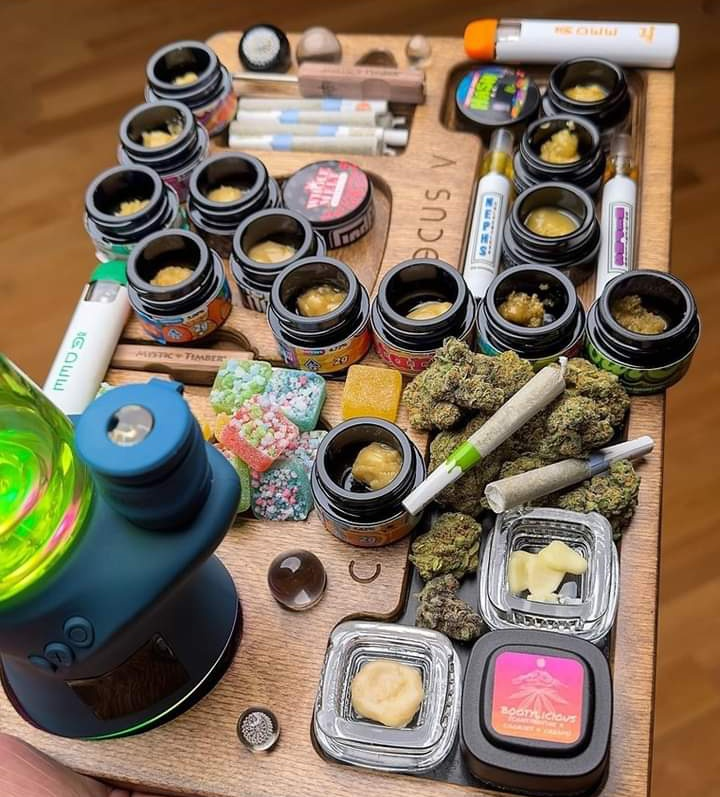 NewAgeCannaPC's tweet photo. How to host a stoner party 💨 https://t.co/NheAwp3HuG