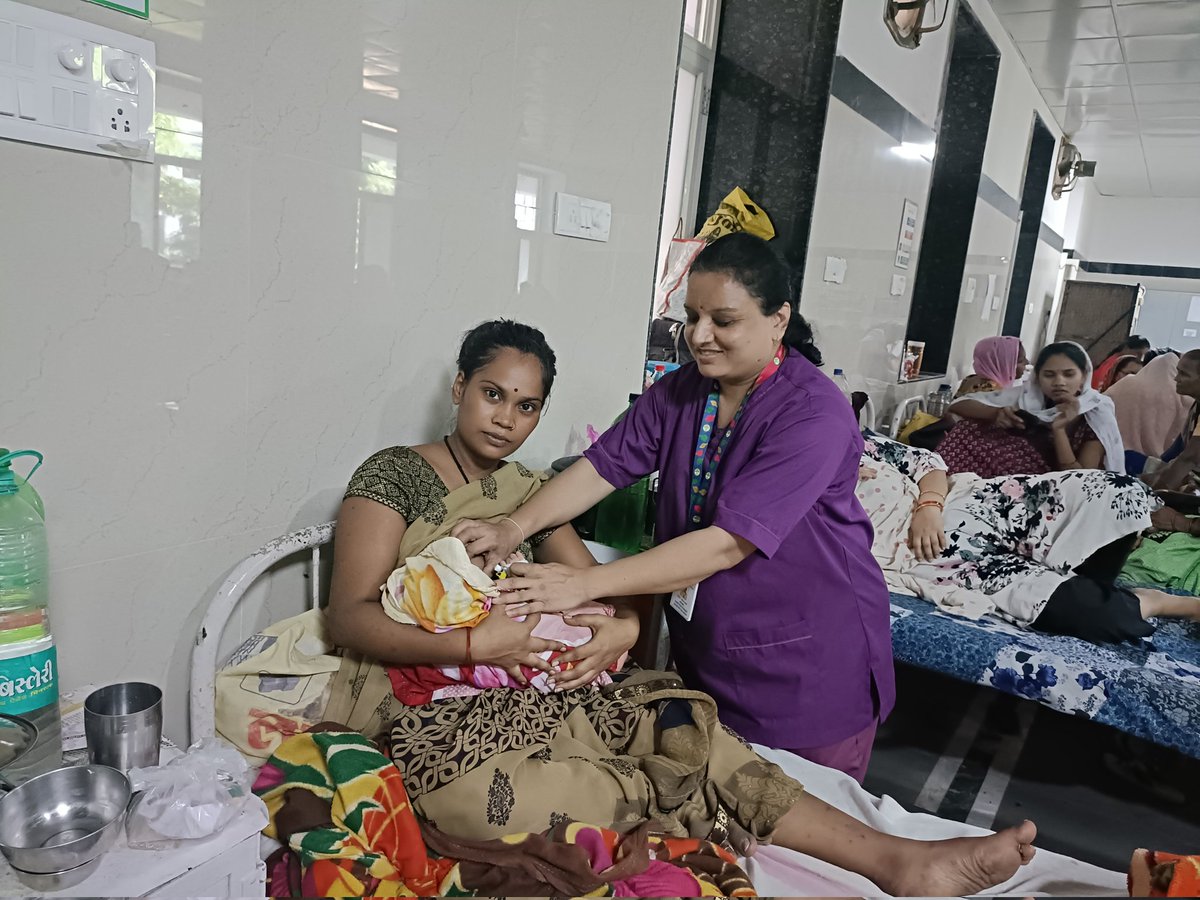 MayaSarad's tweet photo. Helping mother to breastfeed her baby. , https://t.co/bfRXbndDxN