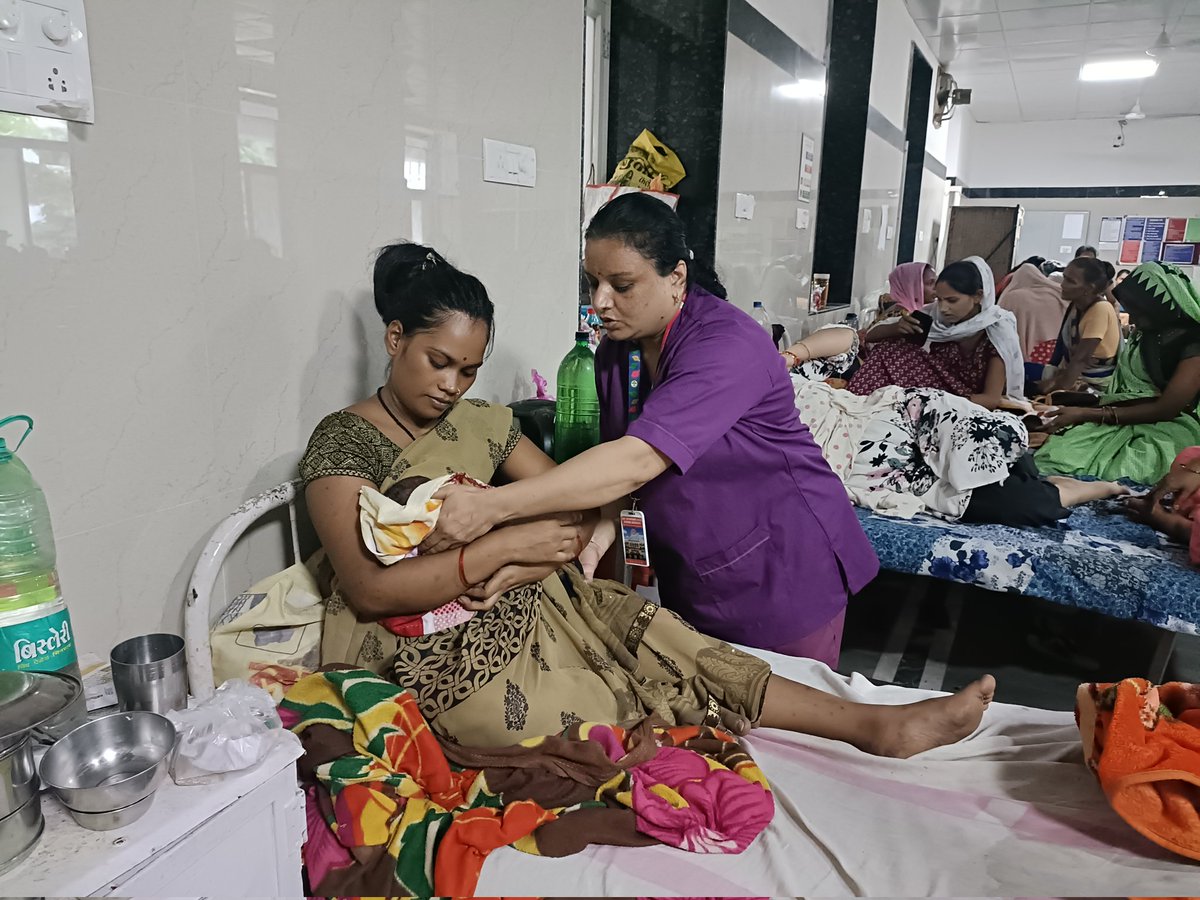 MayaSarad's tweet photo. Helping mother to breastfeed her baby. , https://t.co/bfRXbndDxN