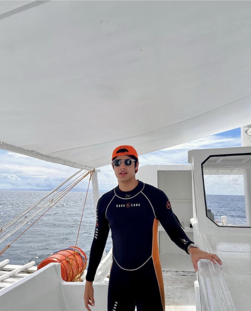 THE ISLAND BOY 🧡🌊 he does glow differently when he's in his element! 

#DonnyPangilinan